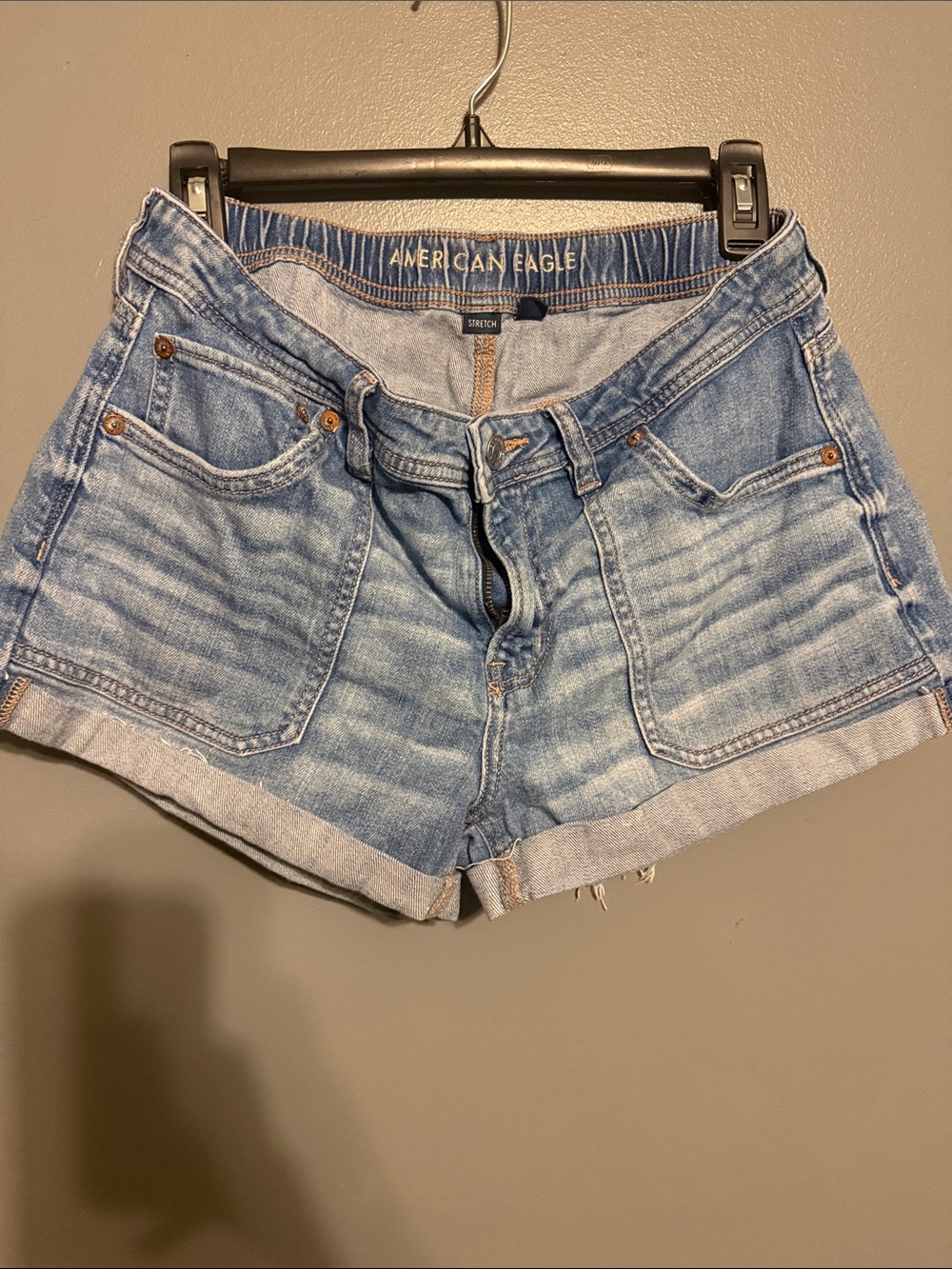 American Eagle Outfitters Light Blue Washed Denim Cuffed Shorts 2.5” inseam sz 6